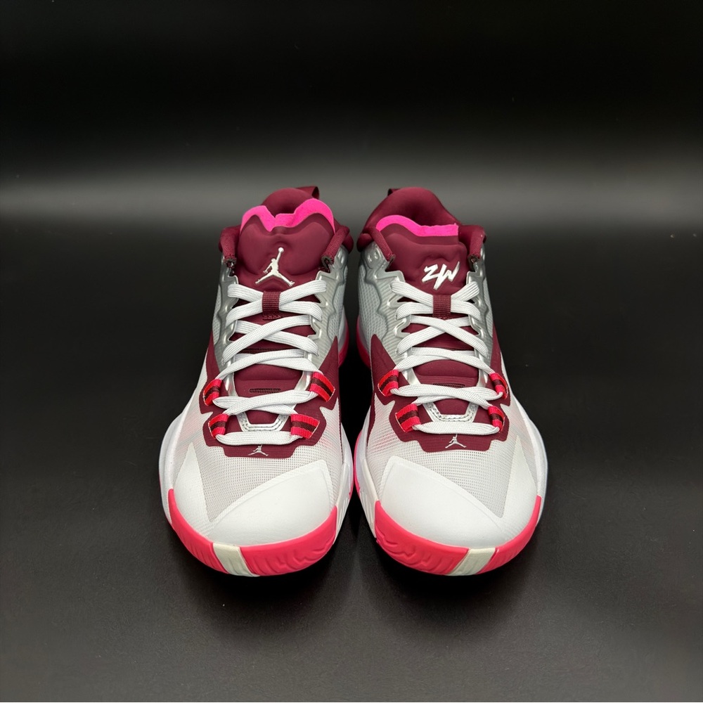Nike Jordan Zion 1 Basketball Sneakers | Youth 7 (Men’s 7 / Women’s 8.5)